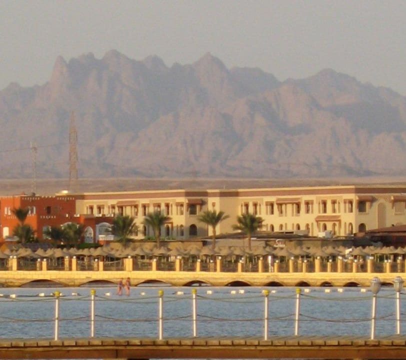 Горы-призраки Desert Rose