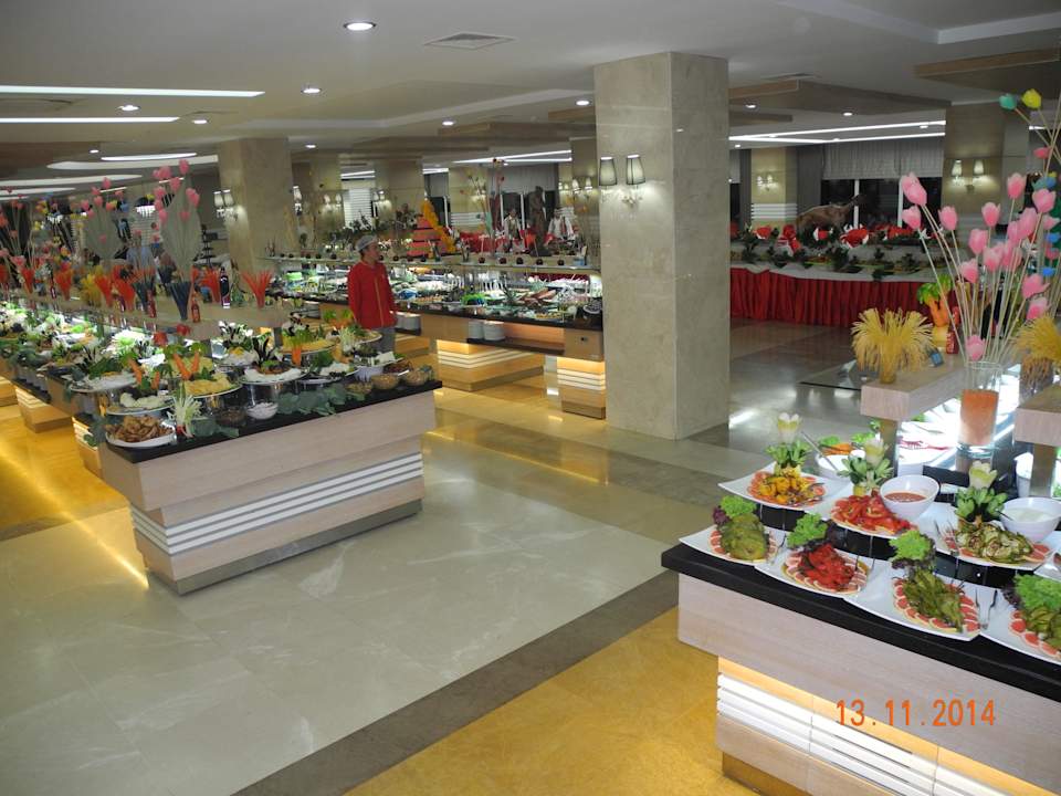 Vorbereitung zum täglichen Abendessen Adalya Ocean Deluxe