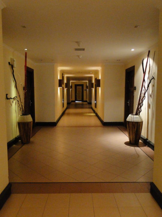 Gang zu den Zimmern Nikko Bali Benoa Beach