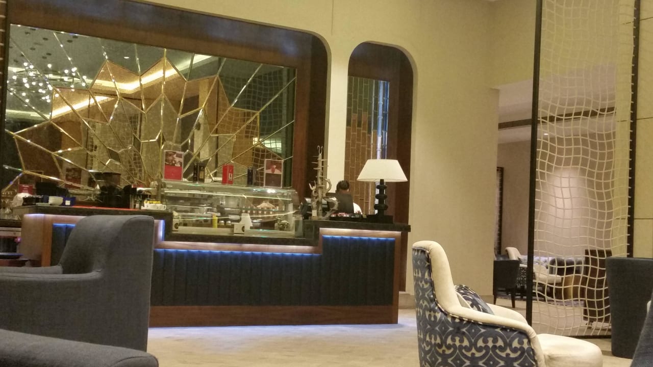 Lobby Lounge DoubleTree by Hilton Resort & Spa Marjan Island