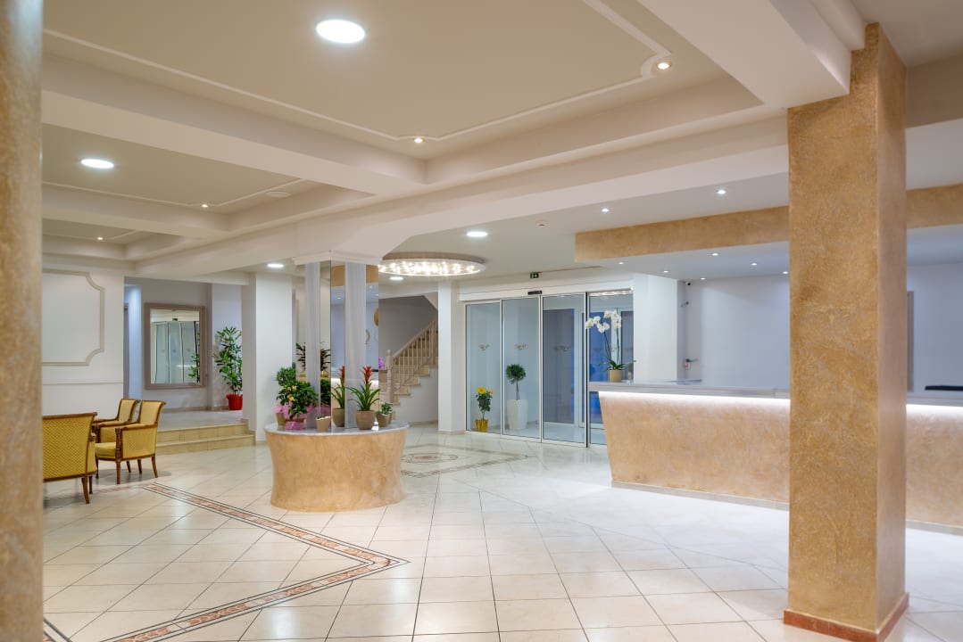 Lobby CNic Gemini Hotel