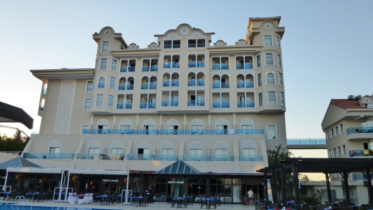 Seitenansicht Hauptgebäude Hotel Sultan of Side