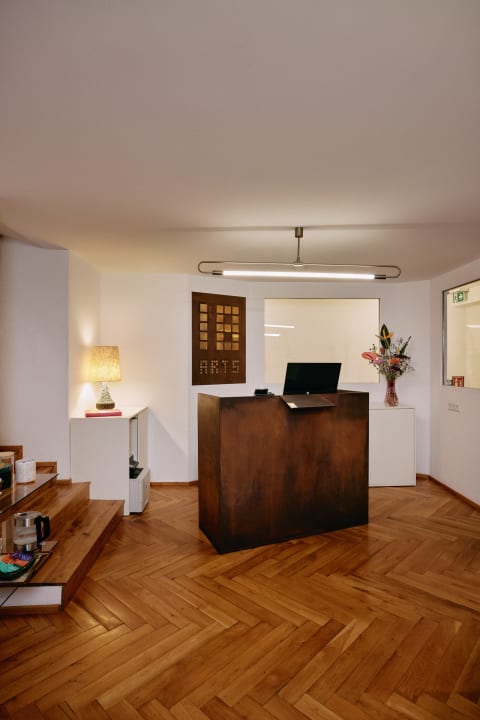 Lobby 18Arts Hotel - Living in a Gallery!