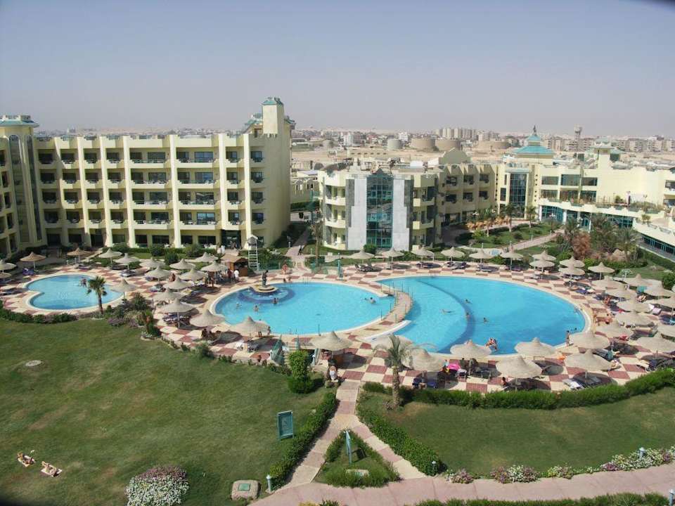 Hotel Inneanlage von oben Moreno Horizon Spa & Resort