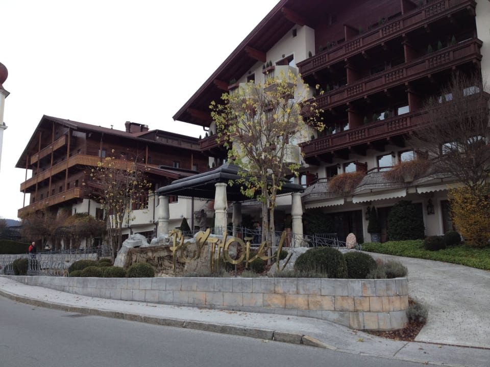 Die Hotelauffahrt Posthotel Achenkirch