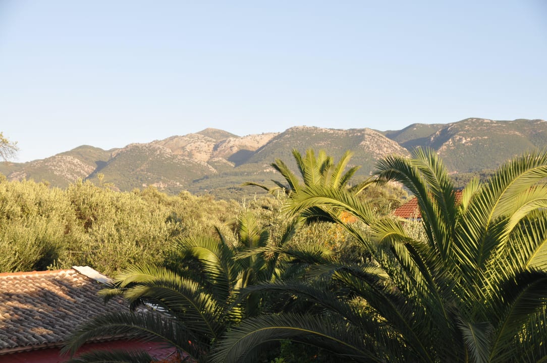 Rückseite des Hauses mit Blick auf die Berge Villa Depis