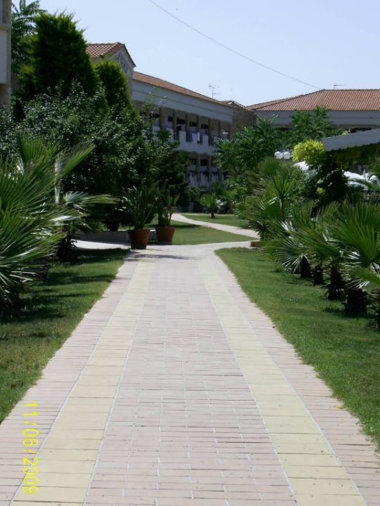 Weg in den Garten Hotel Hanioti Palace/Chanioti Palace