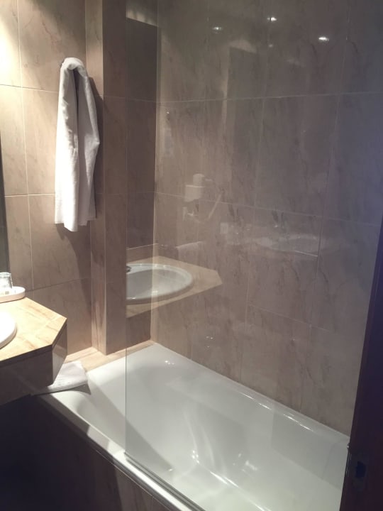 Badezimmer allsun Hotel Pil-lari Playa