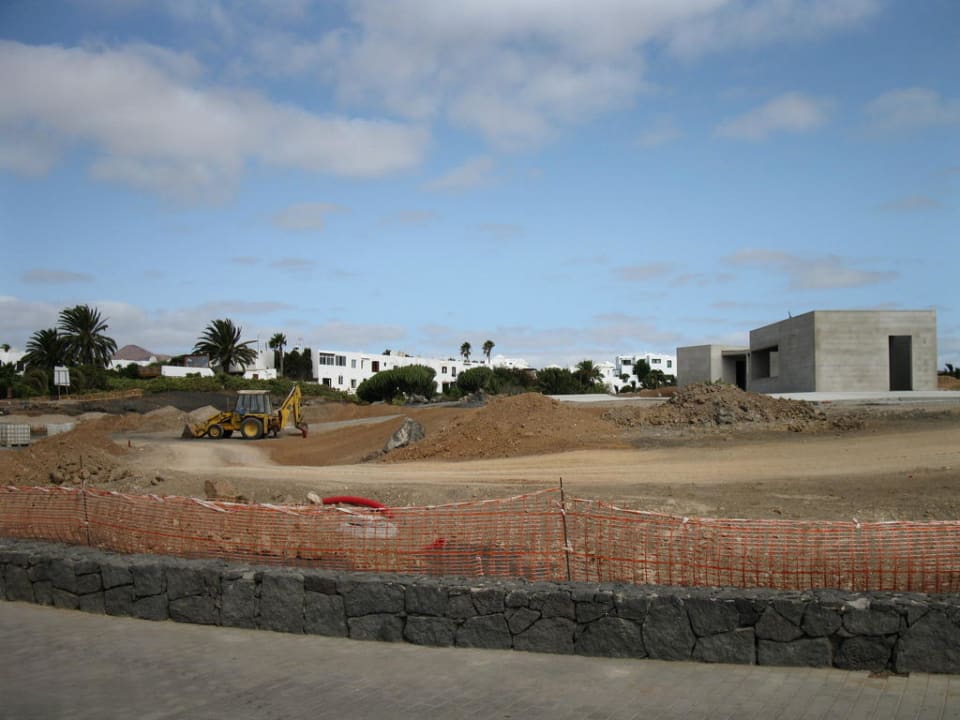 Baustelle neben dem Hotel allsun App.-Hotel Albatros