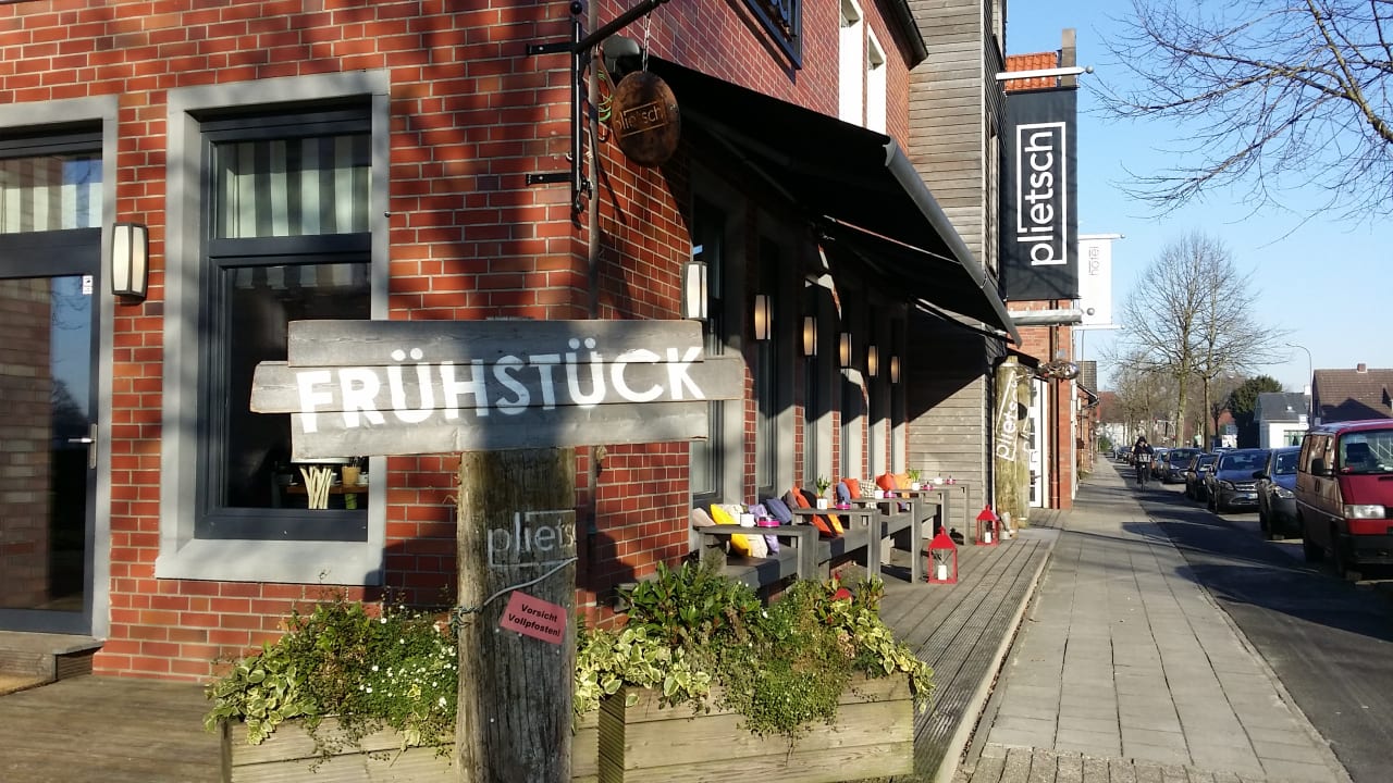 Hauütgebäude wo es das Essen gab Krögers Hotel