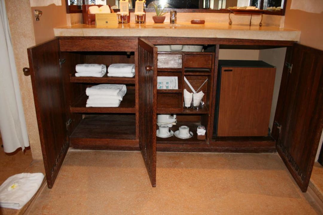 Minibar, Wasserkocher, Handtücher... Novotel Lombok Resort & Villas