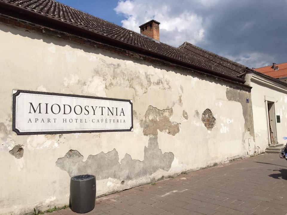 Aparthotel z zewnątrz Aparthotel Miodosytnia