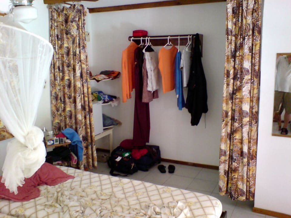 Kleiderschrank Guesthouse Calou
