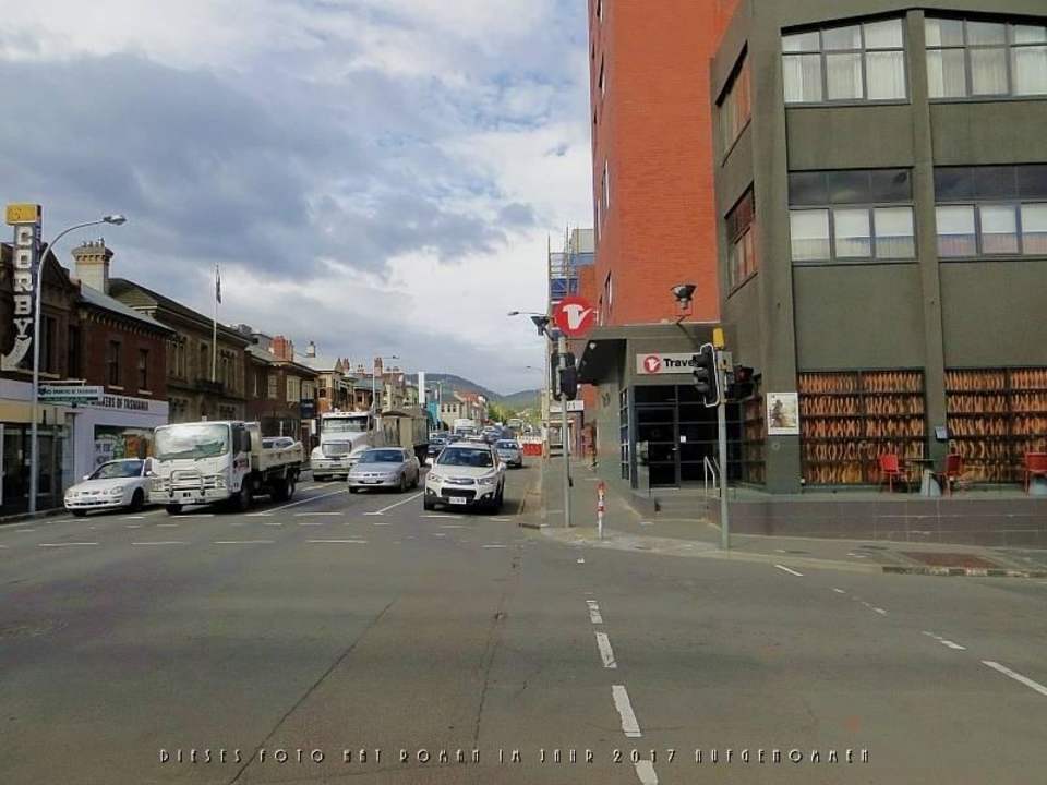 Macquarie Street. Rechts das Hotel Travelodge Hobart