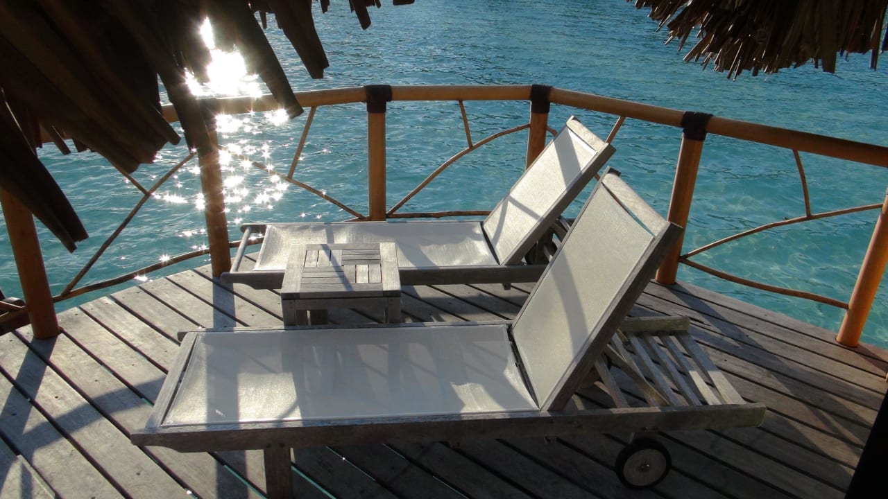 "Terrasse mit Liegestühle" Bora Bora Pearl Beach Resort & Spa (Bora