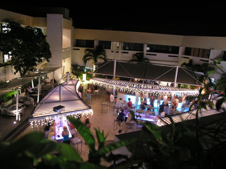Bar nocny w srodku Hotelu  Temptation Cancun Resort - Adults only