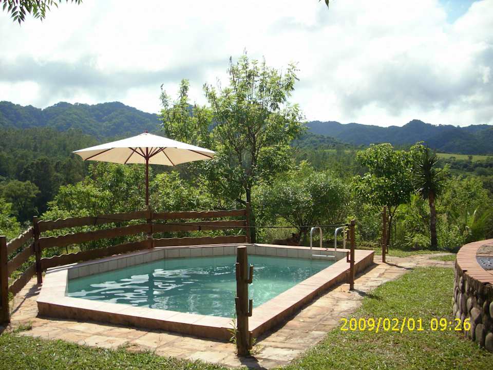 Gepflegte Poolanlage mit tollem Ausblick ins Tal.. Hotel Soluna