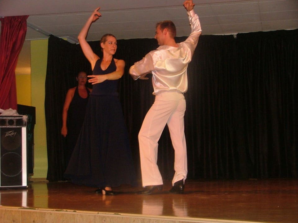 Wieczorne animacje - pokaz tańca FERGUS Club Pineda Splash