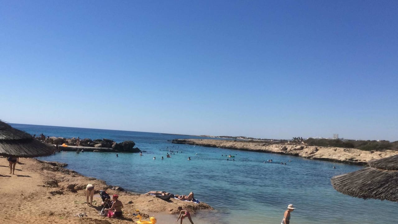 Strandabschnitt Adams Beach Hotel