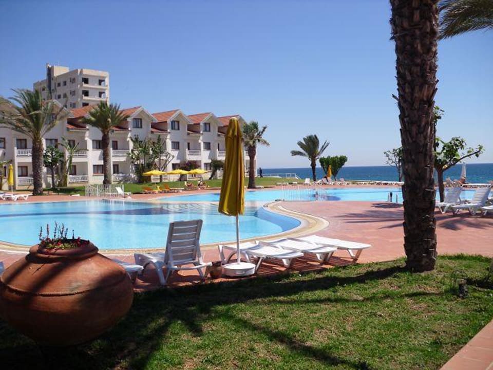 Pool mit Appartements Salamis Bay Conti Resort Hotel & Casino