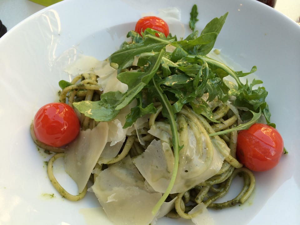 Leckere hausgemachte Linguine mit Baslikumpesto! ARCOTEL John F. Berlin