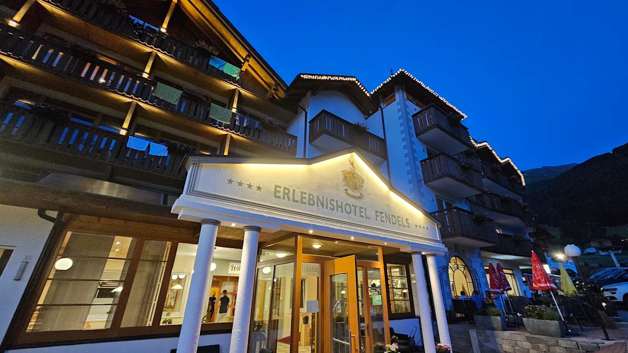 Außenansicht Erlebnishotel Fendels