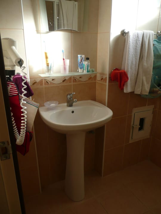 Bad mit wenig Ablagefläche Hotel Helios