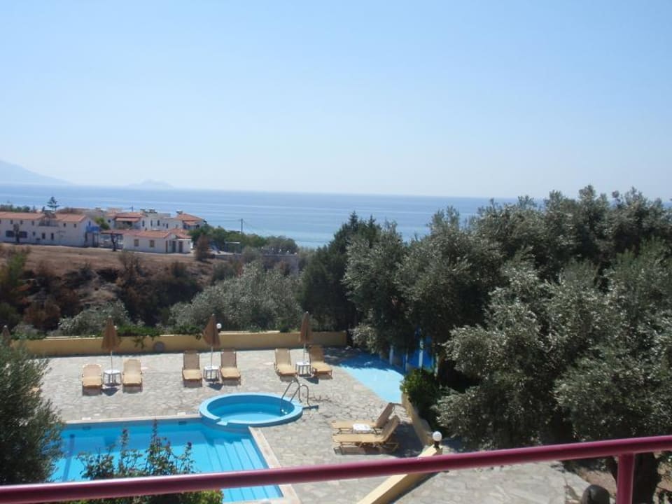 Blick vom vorderen Balkon Hotel Sunflowers