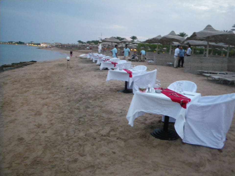 Vorbereitungen zum Stranddinner Jaz Makadi Blue - TUI BLUE Makadi - Adults Friendly 16 Years Plus