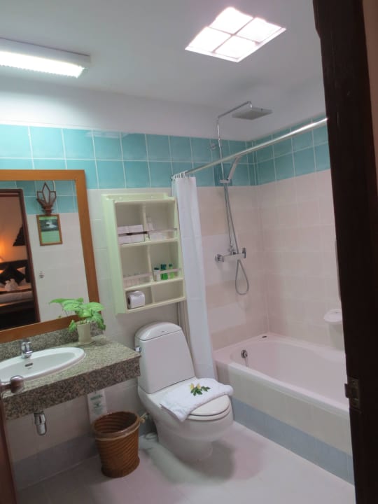 Badezimmer- es gibt bereits renovierte Bäder Banana Fan Sea Resort