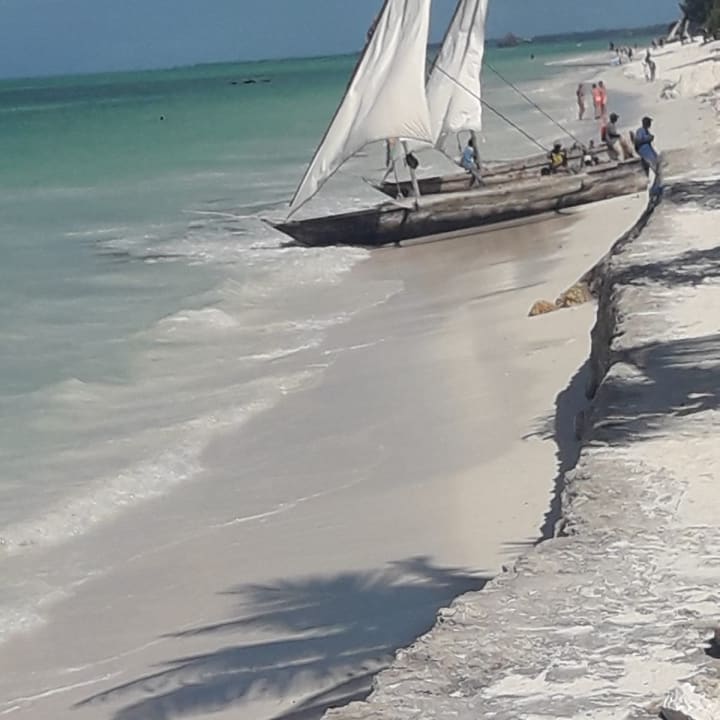 Strand Neptune Pwani Beach Resort & Spa