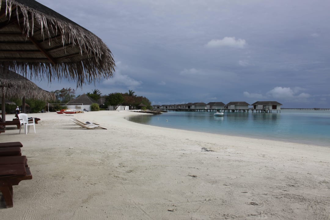 Vor dem Beach-Bungalows Cinnamon Dhonveli Maldives