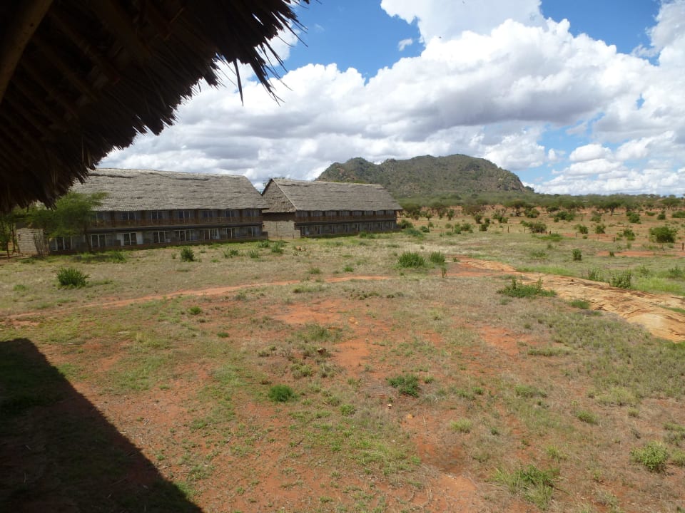 Blick vom Balkon unseres Zimmers Voi Wildlife Lodge