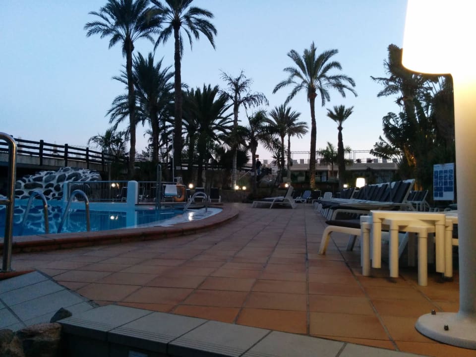 Pool am Abend Gloria Palace San Agustin Thalasso & Hotel