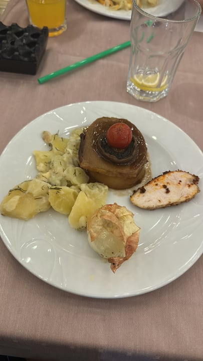 Gastro Saturn Palace Resort Hotel