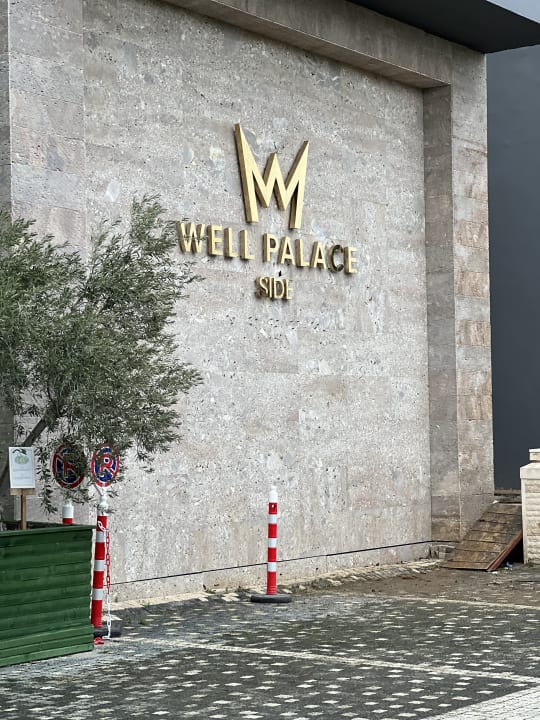 Sonstiges Well Palace Side