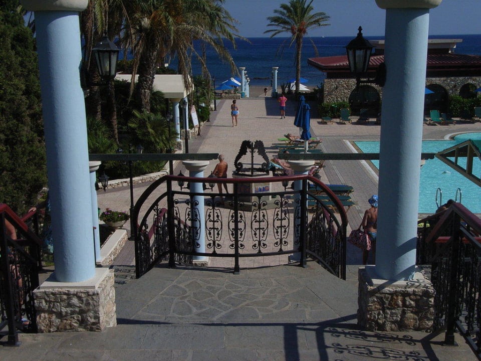 Weg zum Strand Olympos Beach Hotel