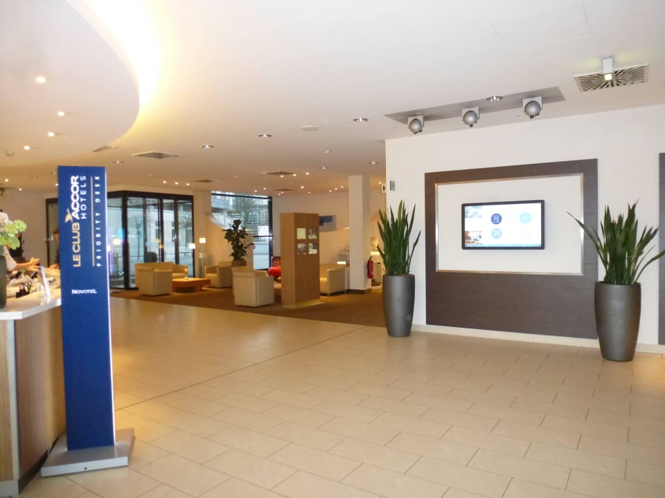 Rezeption, Lobby,Kinderecke Novotel Hamburg City Alster