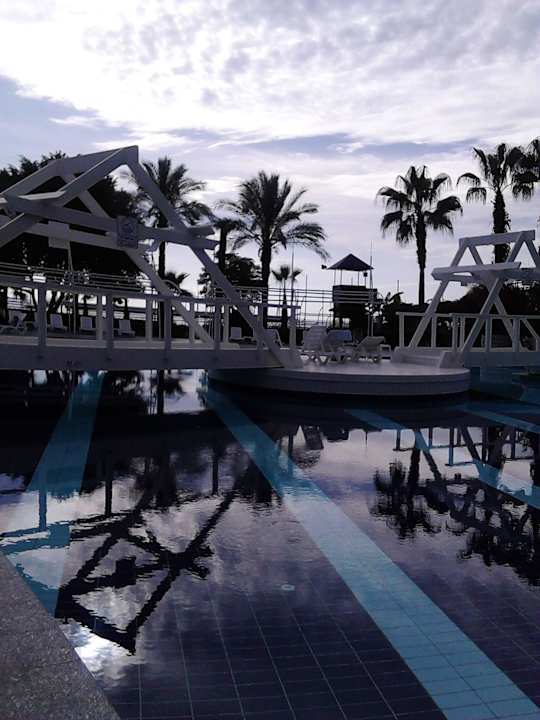 Eiskalter Pool  Sealife Buket Resort & Beach