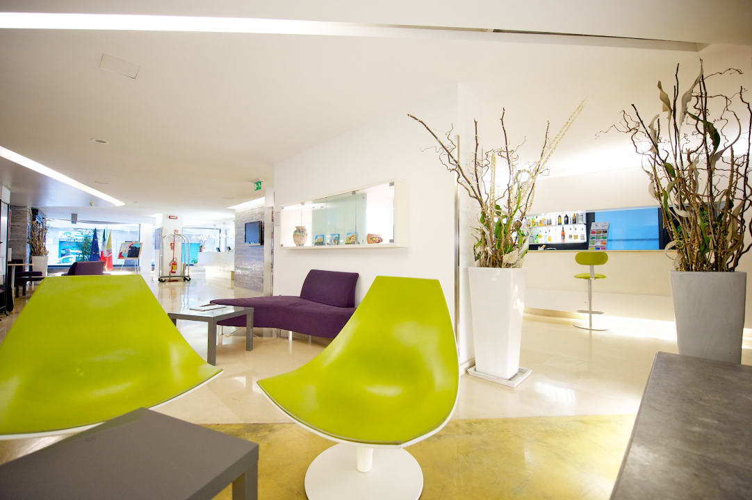 Lobby Hotel Mercure Palermo Centro