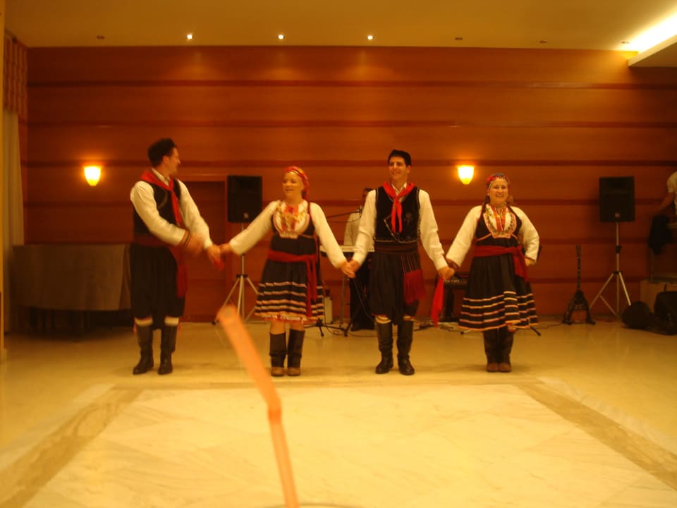 Folklore an der Bar Hotel Calypso Beach