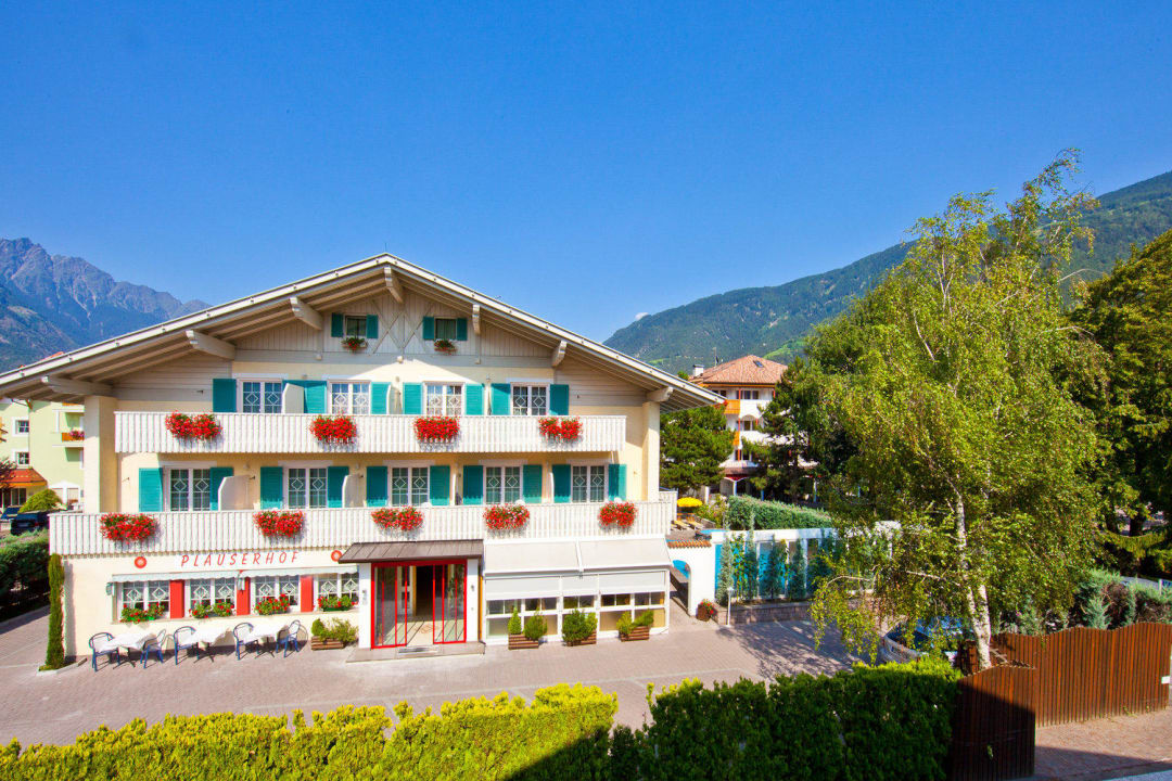 Die Außenansicht vom Parkhotel Plauserhof Parkhotel Plauserhof