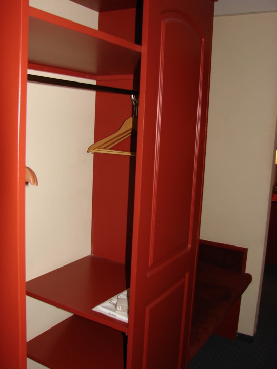 Kleiderschrank SORAT Hotel Brandenburg
