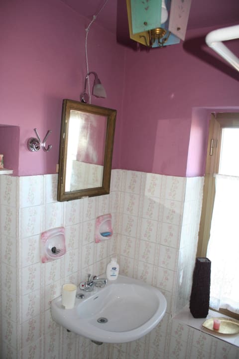 Bathroom with shower Ferienhaus Il Gril Avocat