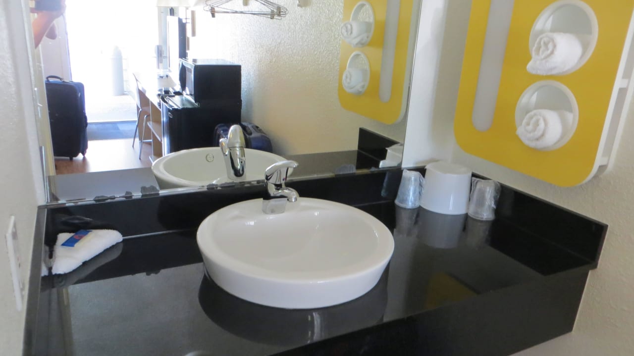 Waschbecker im Badezimmer Motel 6 Tumwater Olympia