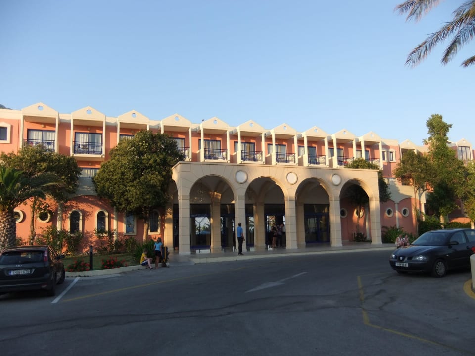 Eingang Kresten Palace Hotel