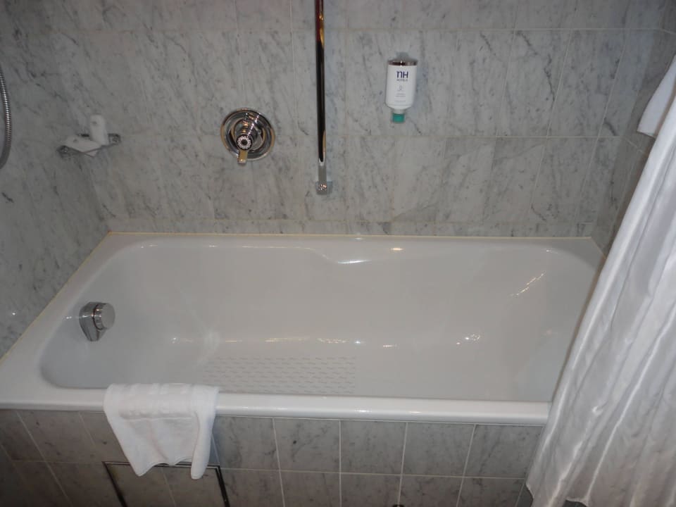 Badewanne DORMERO Hotel Dessau-Roßlau