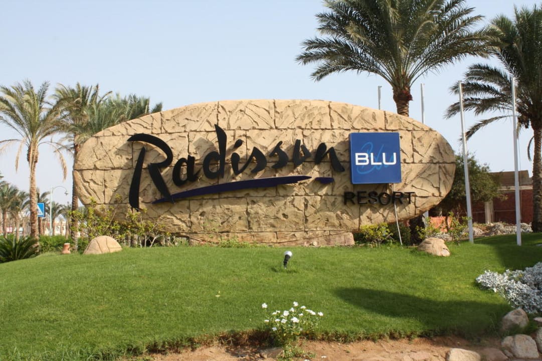 Hoteleinfahrt Parrotel Beach Resort