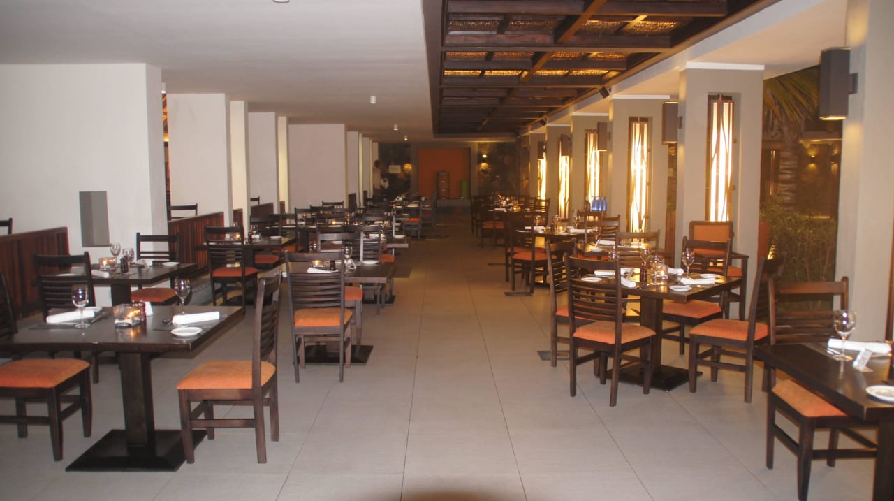 Teil vom Restaurant Crystals Beach Resort Belle Mare, a member of Radisson Individuals