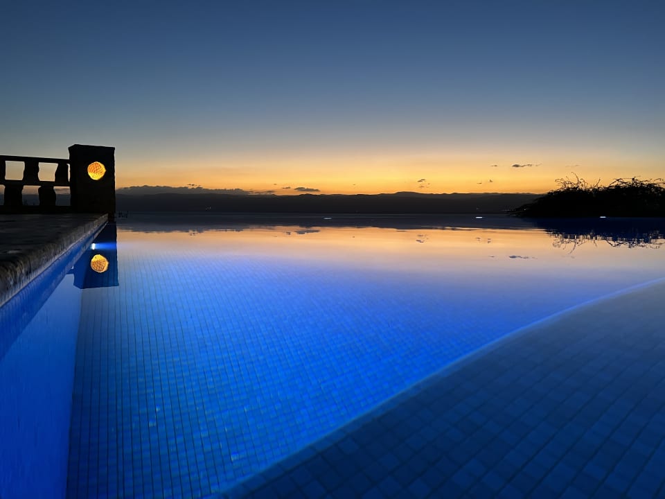 Pool Mövenpick Resort & Spa Dead Sea